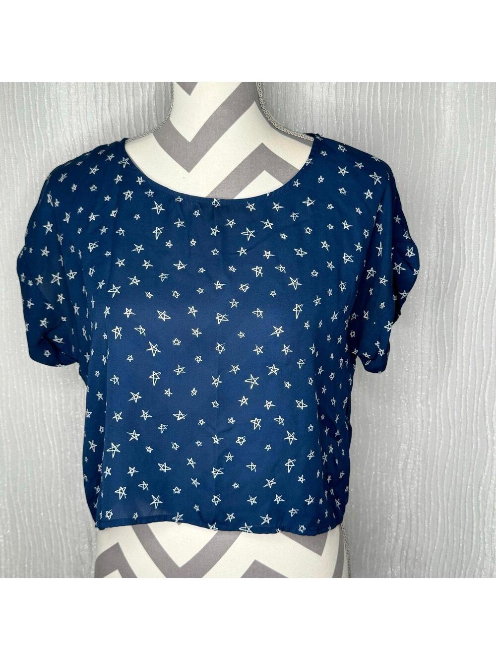 FOREVER 21 Blue with White Stars Cap Sleeve Cropped Top